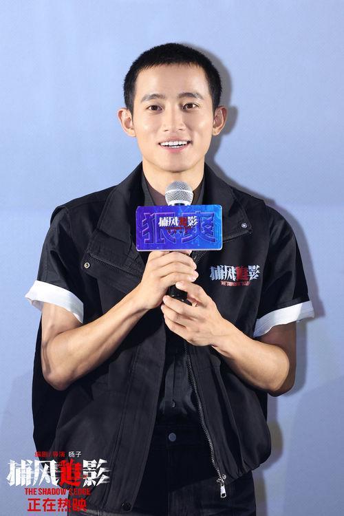 演 成龙梁家辉携双强阵容再掀狠爽热潮 观众直呼沉浸感太强“分分钟被爽到”燃爽不停！近十年最高分动作犯罪电影《捕风追影》举办中国澳门首映礼与广州路(图6)